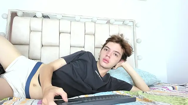 daniel hot03 online show from November 2025 01:45:01 PM