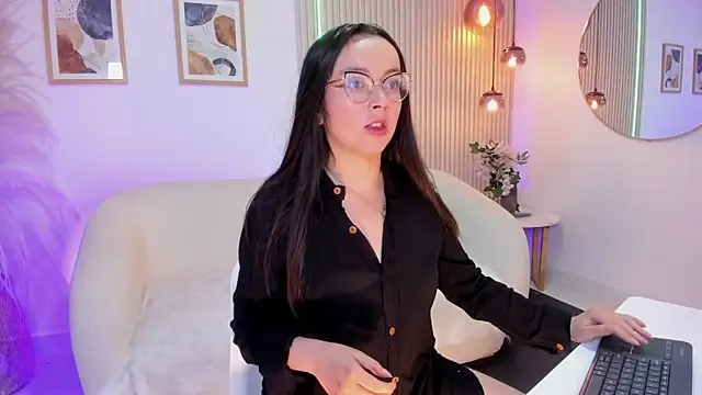 Snapshot of ana_ev chatting on November 2025 06:56:02 AM ana ev online show from November 2025 06:56:02 AM