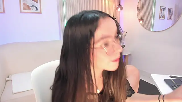 Snapshot of ana_ev chatting on November 2025 06:30:01 AM ana ev online show from November 2025 06:30:01 AM