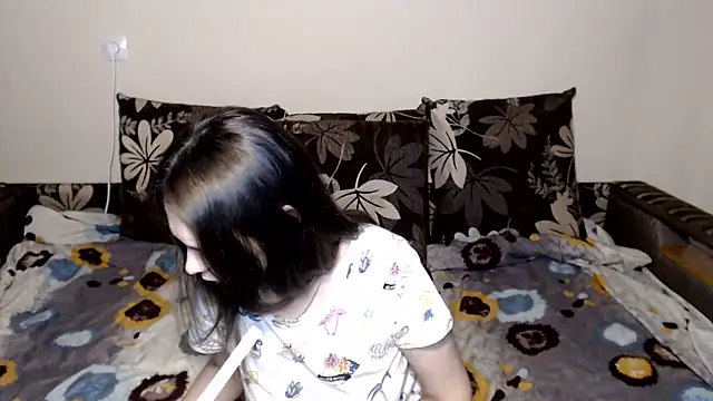 Snapshot of Nika_Shiny chatting on June 2026 05:18:02 AM Nika Shiny online show from June 2026 05:18:02 AM