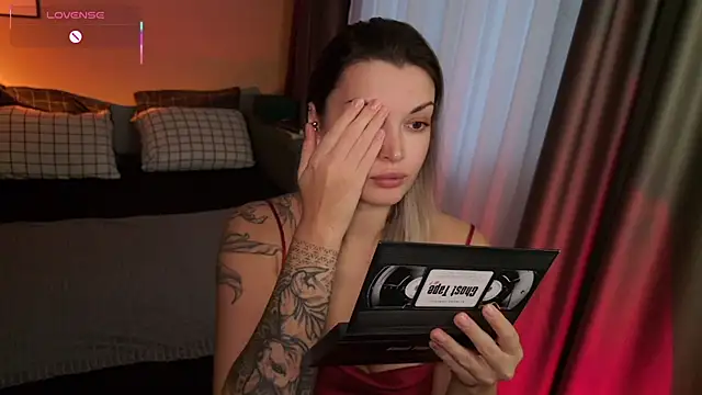 LancasterLady online show from April 2026 02:23:02 PM