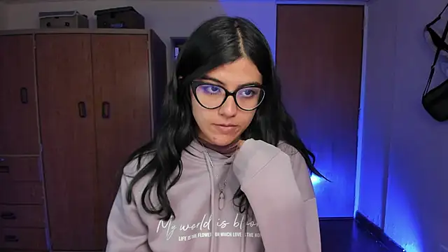 Snapshot of valerie__skyy chatting on January 2025 01:24:01 AM valerie skyy online show from January 2025 01:24:01 AM