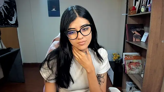 Snapshot of valerie__skyy chatting on February 2025 02:52:01 AM valerie skyy online show from February 2025 02:52:01 AM