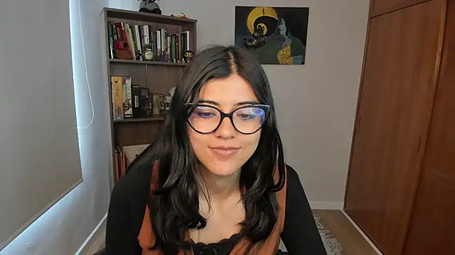 Snapshot of valerie__skyy chatting on December 2025 02:10:01 PM valerie skyy online show from December 2025 02:10:01 PM