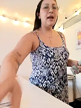 my-kitty online show from December 2025 10:37:02 PM