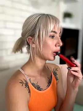 MiaMinx online show from October 2025 12:54:02 AM