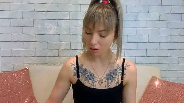 MiaMinx online show from January 2025 10:19:01 PM