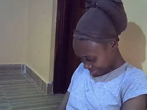 Snapshot of Tanaissa2 chatting on November 2025 11:49:02 PM Tanaissa2 online show from November 2025 11:49:02 PM