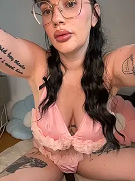 Mona-Peaches online show from October 2025 10:09:01 AM