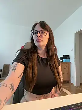 Mona-Peaches online show from May 2026 07:48:02 AM