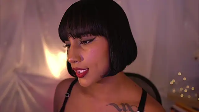 Snapshot of JulietaWinona chatting on January 2025 09:34:01 PM JulietaWinona online show from January 2025 09:34:01 PM