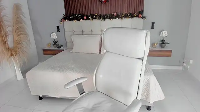 sofi potter  online show from December 2025 04:52:01 PM