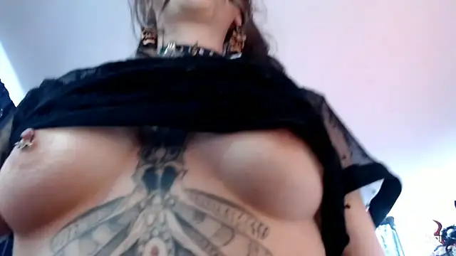 Kizzuky online show from February 2025 12:49:01 PM