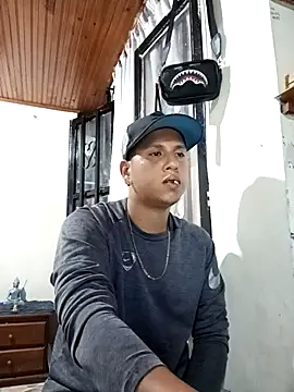 Snapshot of Peterking11 chatting on November 2025 10:52:01 AM Peterking11 online show from November 2025 10:52:01 AM