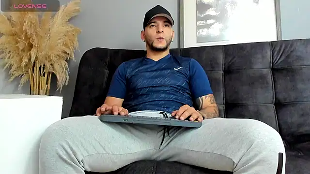 Snapshot of iandygrasso chatting on October 2025 04:08:02 PM iandygrasso online show from October 2025 04:08:02 PM