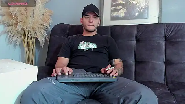 Snapshot of iandygrasso chatting on September 2025 03:19:02 PM iandygrasso online show from September 2025 03:19:02 PM