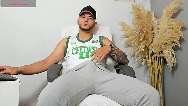 Snapshot of iandygrasso chatting on September 2025 12:58:01 PM iandygrasso online show from September 2025 12:58:01 PM