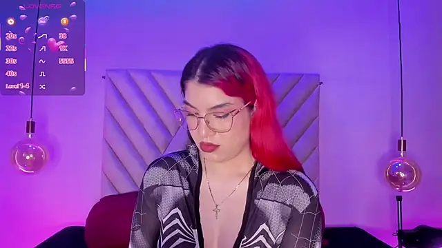 Snapshot of EmmaSwift_ chatting on December 2025 02:43:01 AM EmmaSwift online show from December 2025 02:43:01 AM