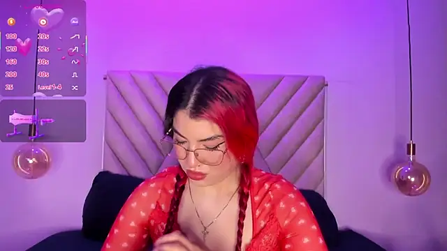 Snapshot of EmmaSwift_ chatting on November 2025 01:48:02 AM EmmaSwift online show from November 2025 01:48:02 AM