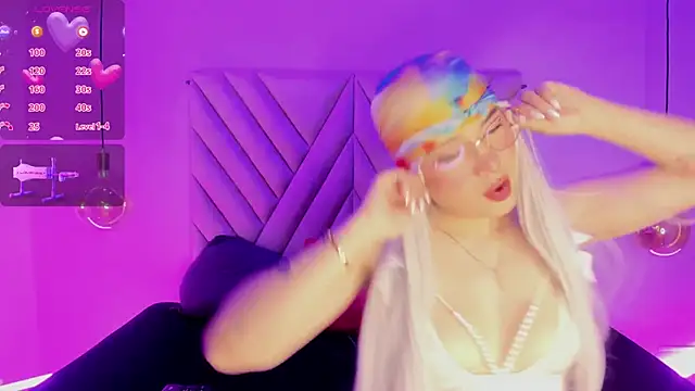 EmmaSwift  online show from December 2025 02:38:02 AM