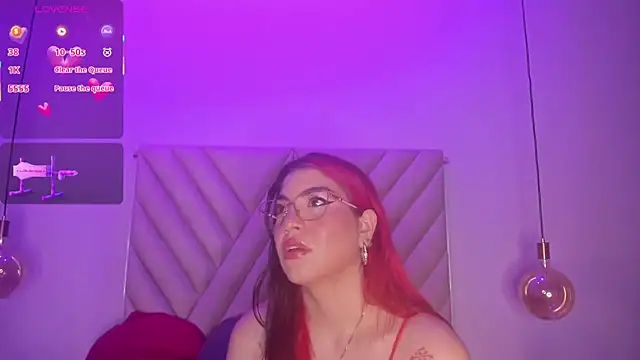 Snapshot of EmmaSwift_ chatting on October 2025 02:34:02 AM EmmaSwift online show from October 2025 02:34:02 AM