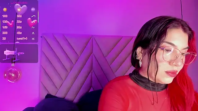 Snapshot of EmmaSwift_ chatting on December 2025 02:56:01 AM EmmaSwift online show from December 2025 02:56:01 AM