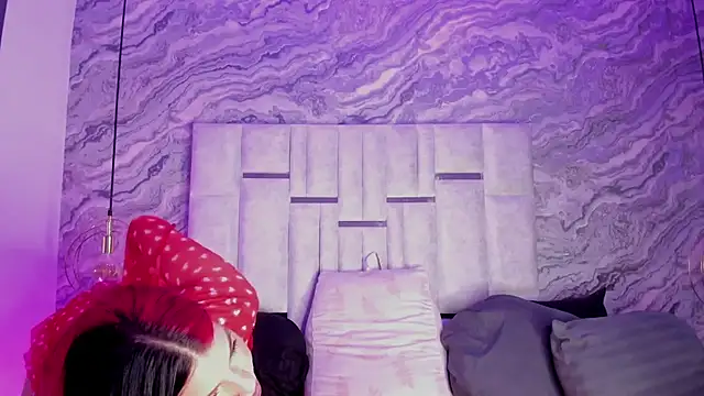 EmmaSwift  online show from January 2025 02:30:01 AM