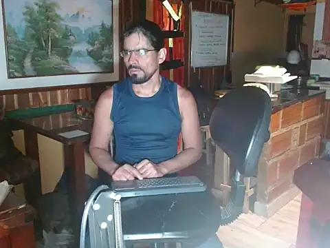 Snapshot of Dr_Pocholate84 chatting on May 2026 11:03:03 PM Dr Pocholate84 online show from May 2026 11:03:03 PM