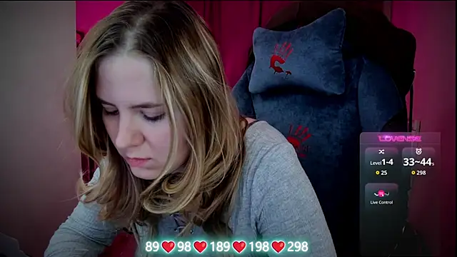 Olivia Munk online show from November 2025 04:35:02 AM