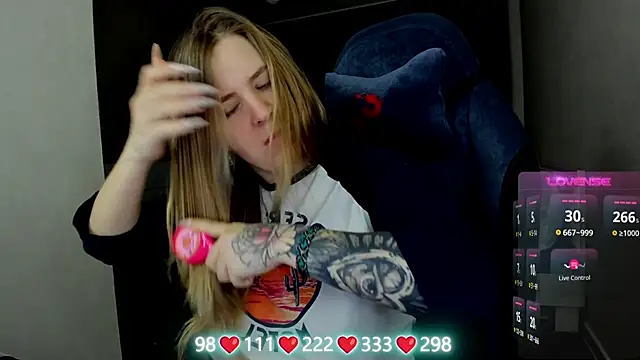 Snapshot of Olivia_Munk chatting on March 2026 03:57:01 AM Olivia Munk online show from March 2026 03:57:01 AM