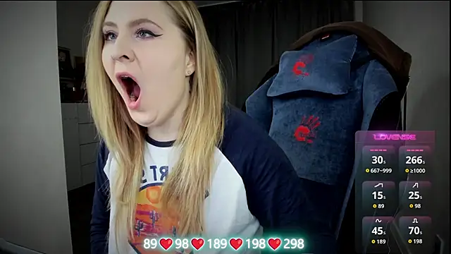 Olivia Munk online show from November 2025 04:23:02 AM