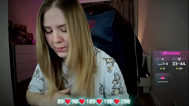 Snapshot of Olivia_Munk chatting on December 2025 04:06:02 AM Olivia Munk online show from December 2025 04:06:02 AM