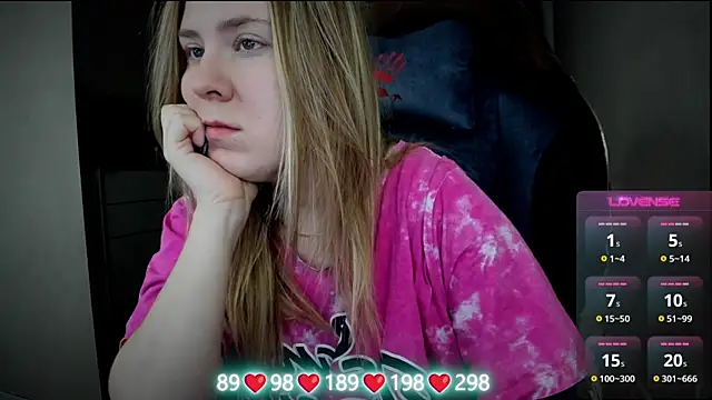 Olivia Munk online show from December 2025 03:46:02 AM