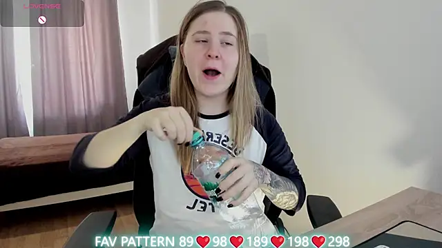 Olivia Munk online show from March 2025 07:01:01 AM