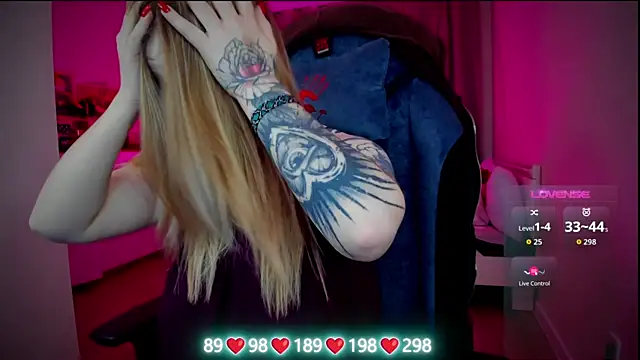 Olivia Munk online show from November 2025 04:51:02 AM