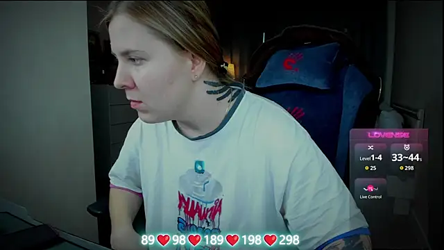 Olivia Munk online show from November 2025 06:39:01 AM