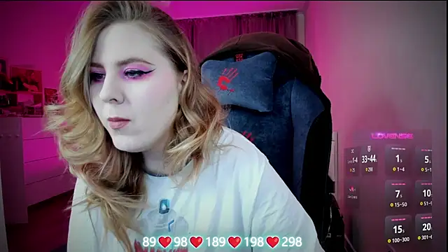 Olivia Munk online show from November 2025 04:35:02 AM