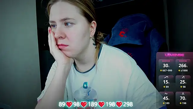 Olivia Munk online show from November 2025 03:32:02 AM