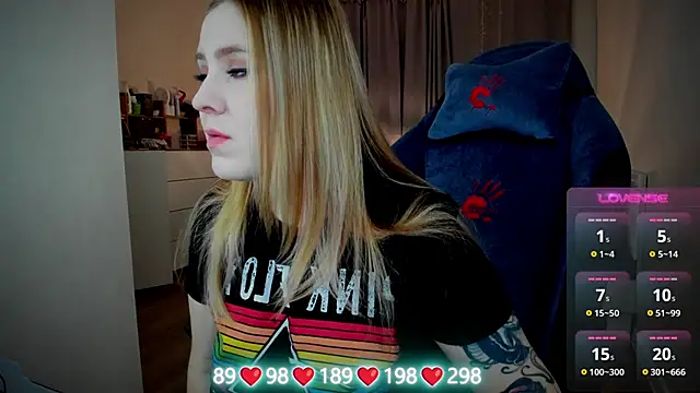 Olivia Munk online show from October 2025 04:56:01 AM