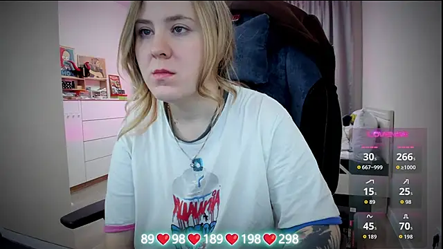 Olivia Munk online show from November 2025 03:50:01 AM