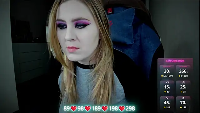 Olivia Munk online show from November 2025 04:38:01 AM