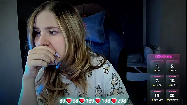 Olivia Munk online show from November 2025 04:12:02 AM