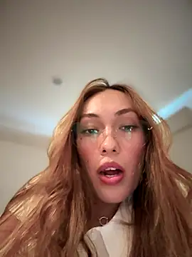 Snapshot of MichelleFerry_ chatting on September 2025 12:21:02 AM MichelleFerry online show from September 2025 12:21:02 AM