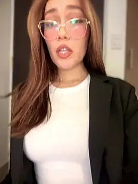 Snapshot of MichelleFerry_ chatting on December 2024 04:19:01 AM MichelleFerry online show from December 2024 04:19:01 AM
