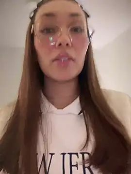 Snapshot of MichelleFerry_ chatting on January 2025 03:52:01 AM MichelleFerry online show from January 2025 03:52:01 AM