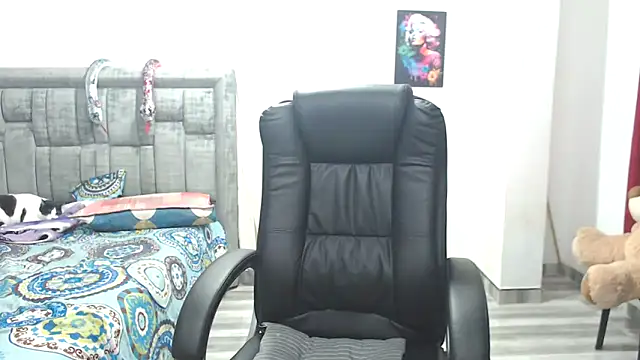 LAURA CRAIZY online show from November 2025 02:54:02 AM