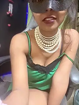 Snapshot of PARI_Hun chatting on February 2026 03:35:02 PM PARI Hun online show from February 2026 03:35:02 PM