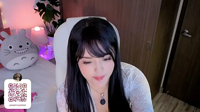 Snapshot of KiimTyler_ chatting on September 2025 01:43:02 AM KiimTyler online show from September 2025 01:43:02 AM