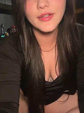 KiimTyler  online show from May 2026 11:21:02 PM