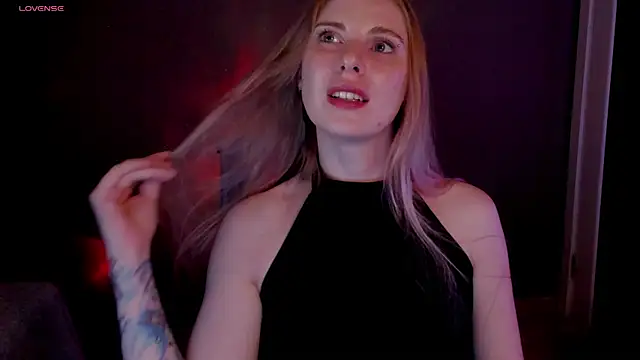 Snapshot of Aqualen chatting on November 2025 08:23:02 PM Aqualen online show from November 2025 08:23:02 PM